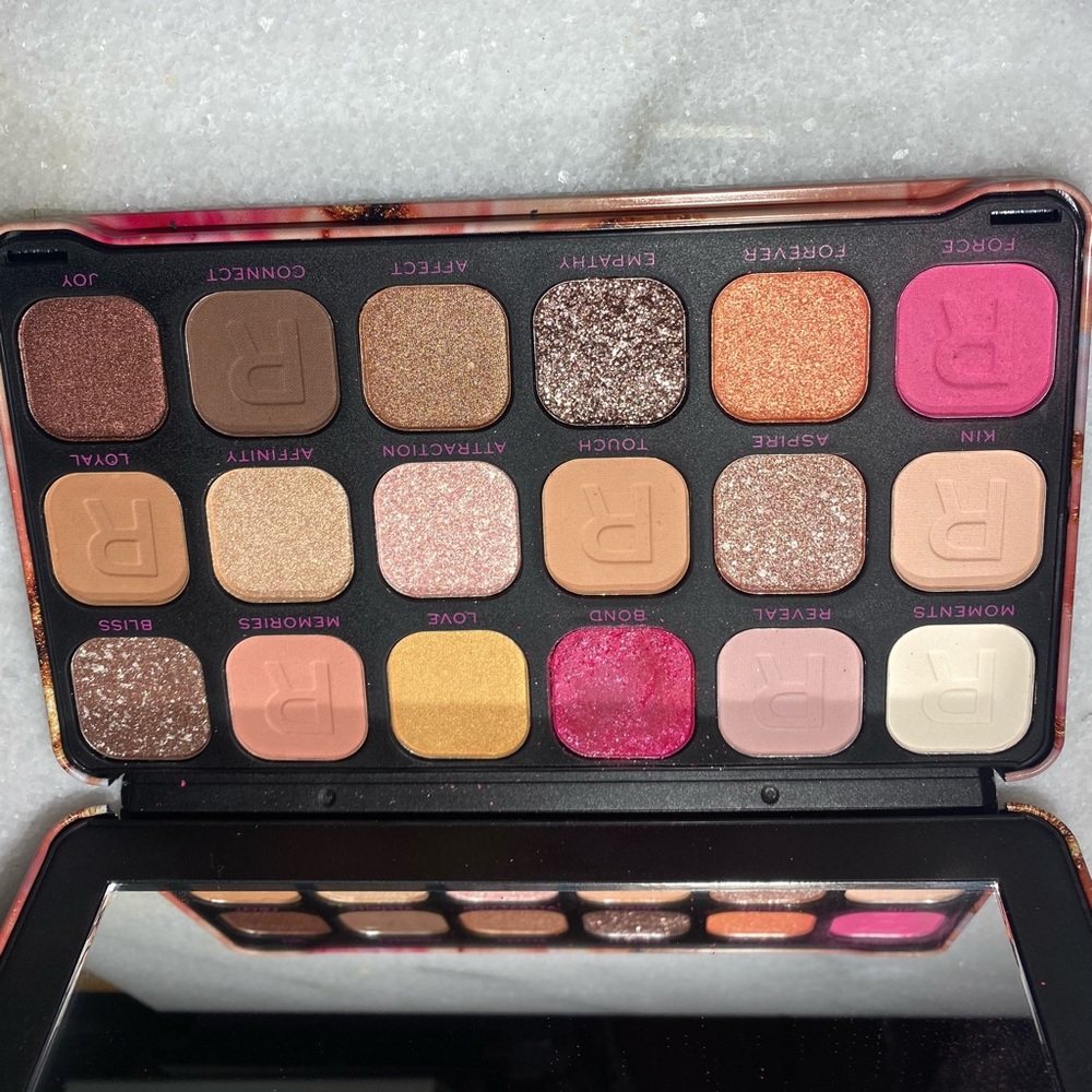Makeup Revolution Eyeshadow Palette
